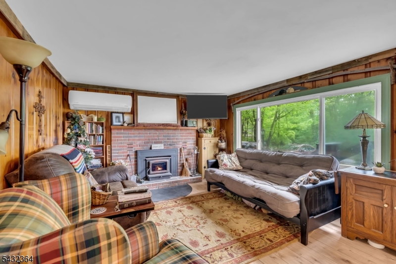 20 Plaza Dr