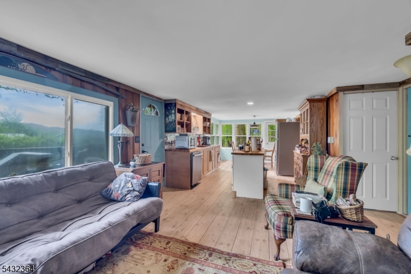 20 Plaza Dr