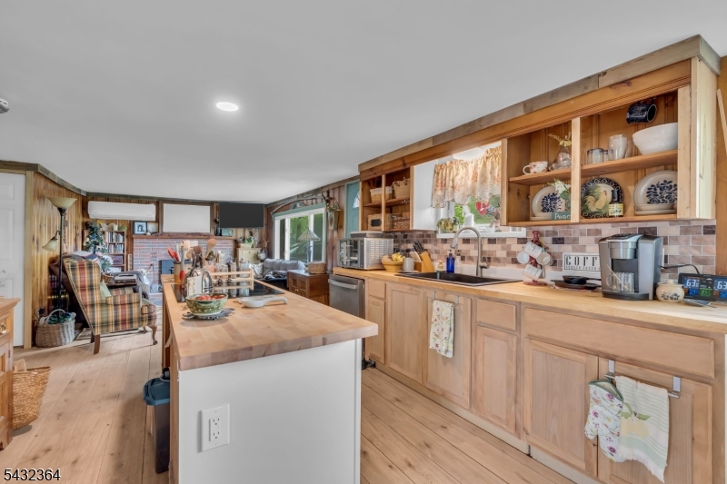20 Plaza Dr