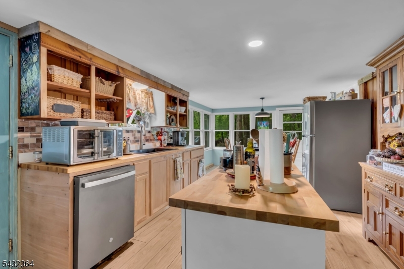 20 Plaza Dr