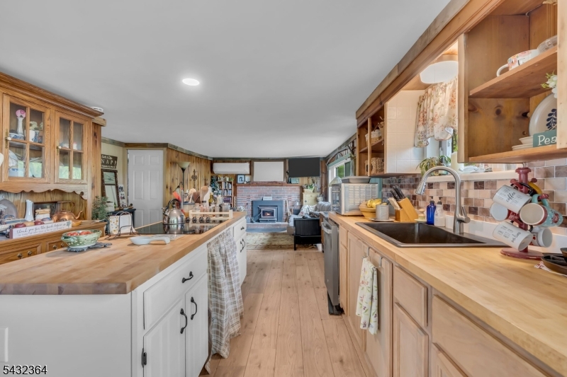 20 Plaza Dr