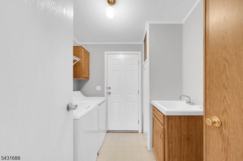 501 Momosa Drive