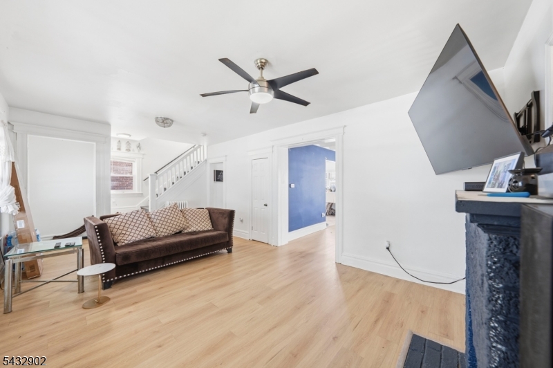 41 Edgar St
