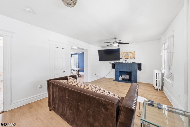 41 Edgar St