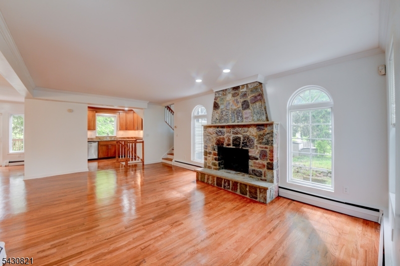 10 Toye St