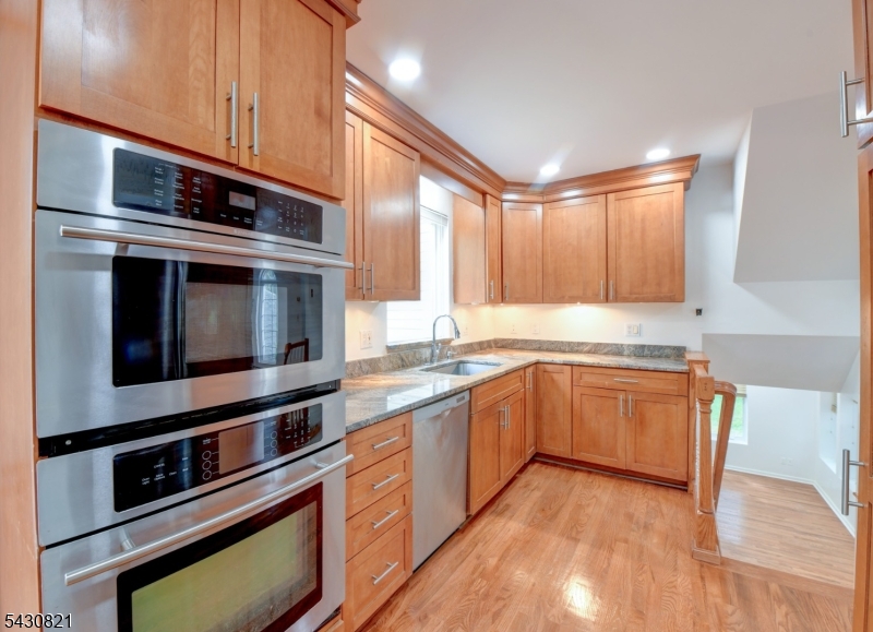 10 Toye St