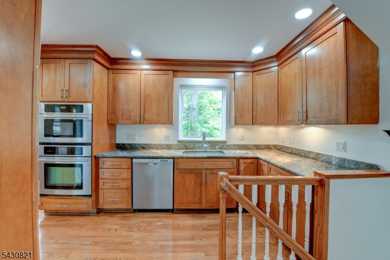10 Toye St