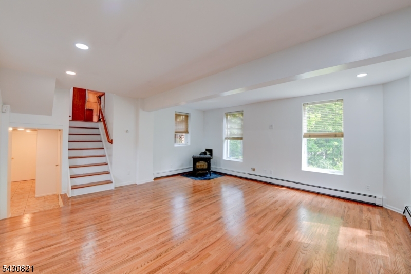 10 Toye St