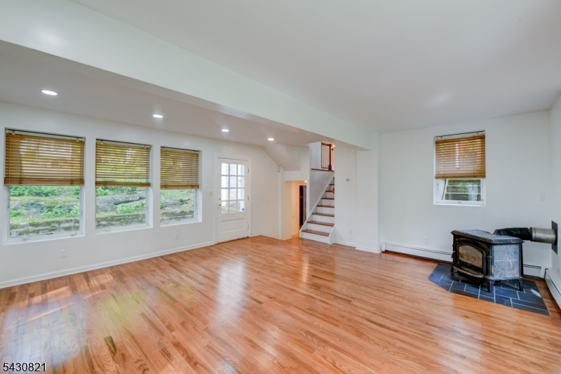 10 Toye St