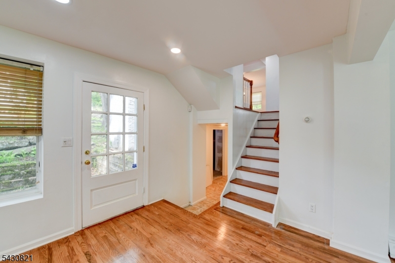 10 Toye St