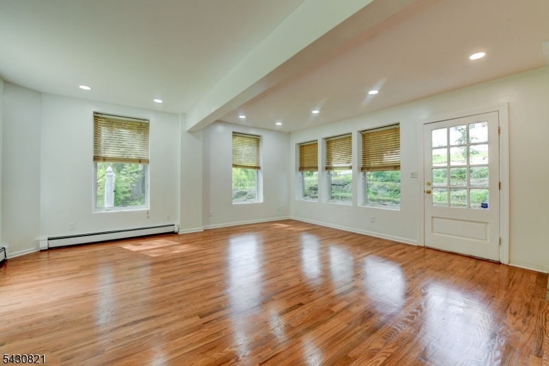 10 Toye St