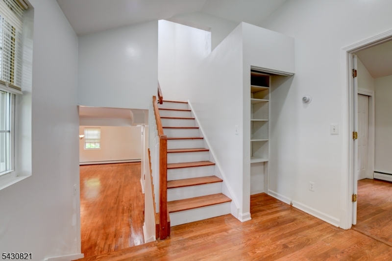 10 Toye St