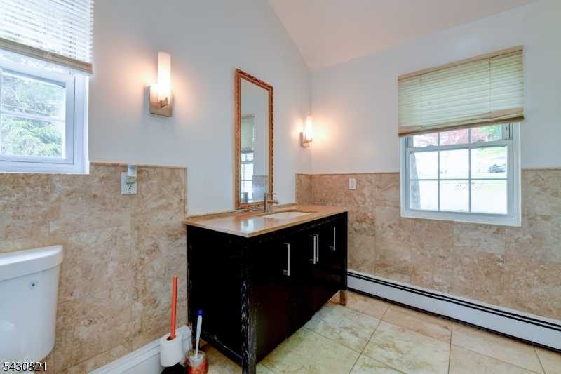 10 Toye St