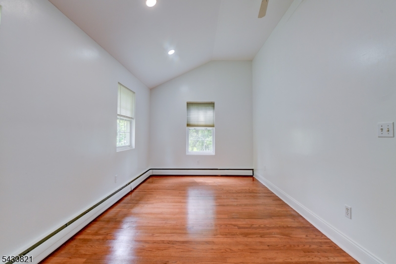 10 Toye St