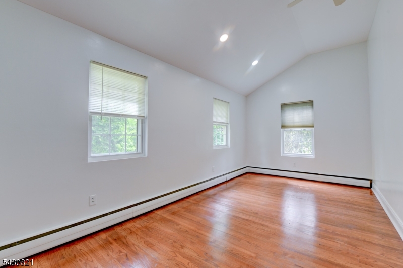 10 Toye St