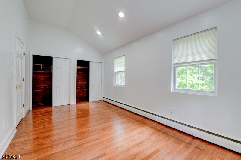 10 Toye St
