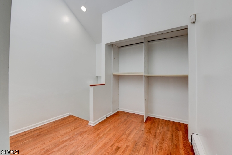 10 Toye St