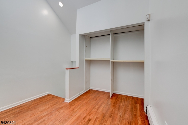 10 Toye St