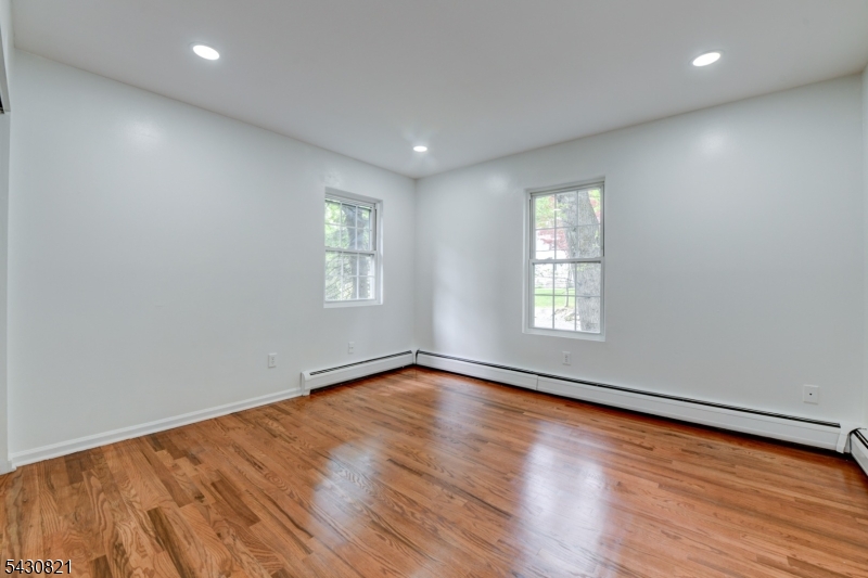 10 Toye St