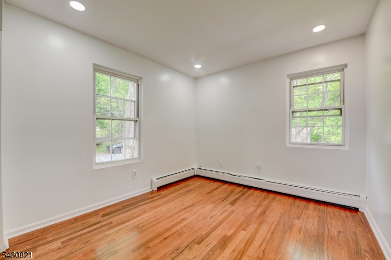 10 Toye St