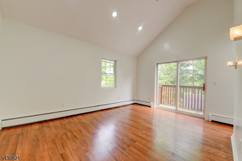 10 Toye St