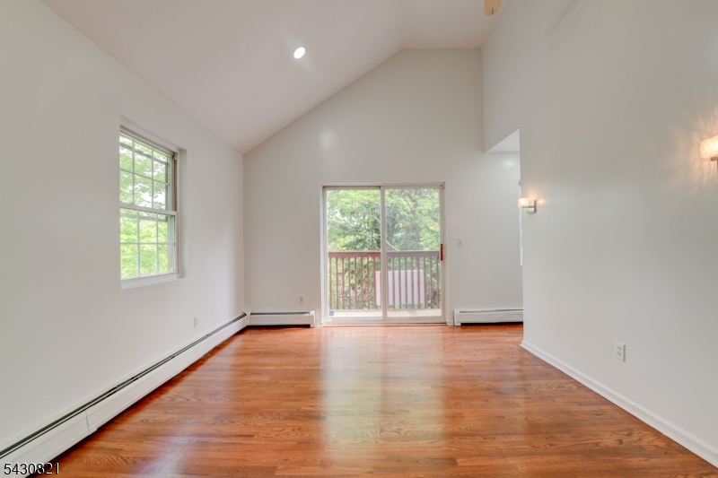 10 Toye St