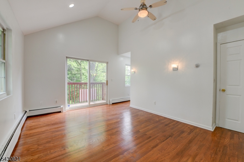 10 Toye St