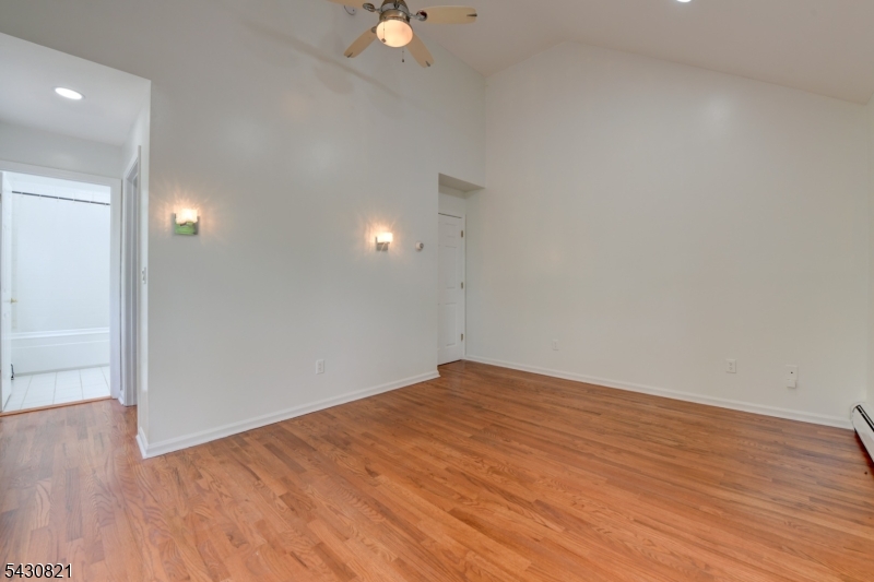 10 Toye St