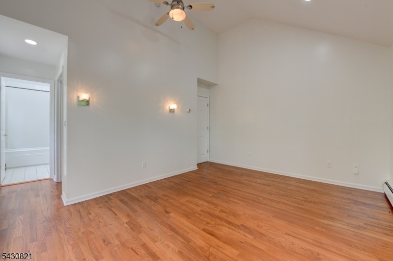 10 Toye St