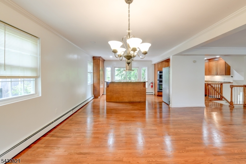 10 Toye St