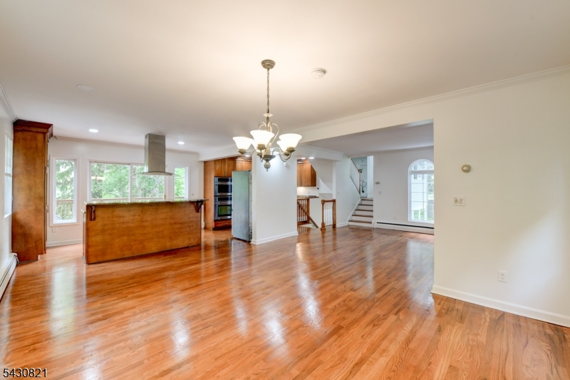 10 Toye St