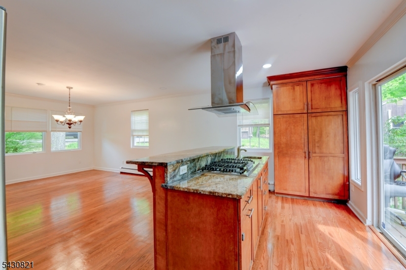 10 Toye St