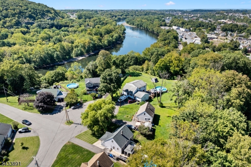 41 N Riverview Rd