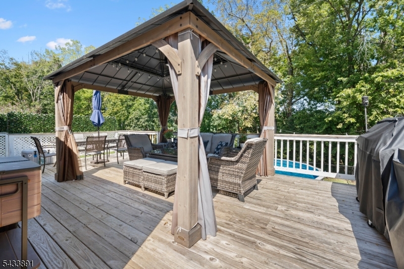 41 N Riverview Rd