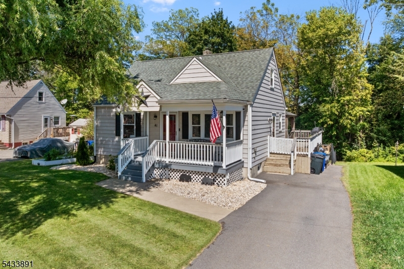 41 N Riverview Rd