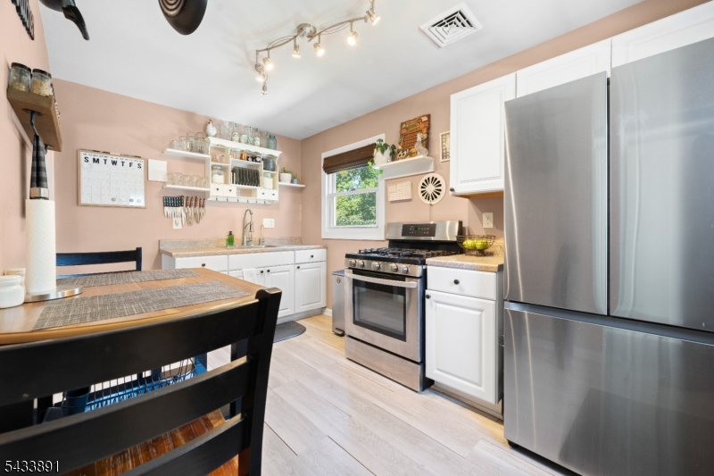 41 N Riverview Rd