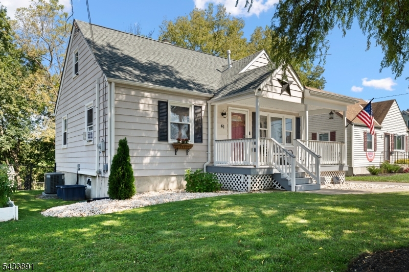 41 N Riverview Rd