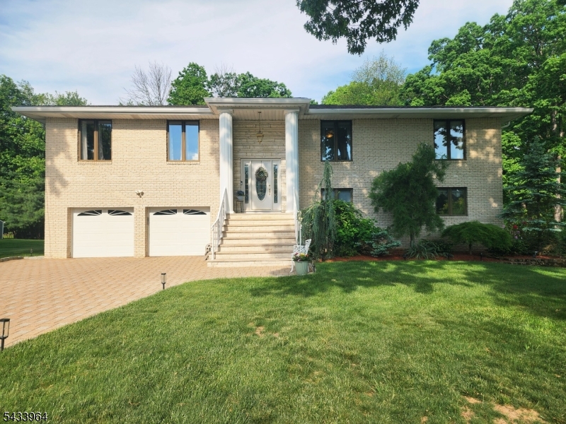 39 Douglas Dr