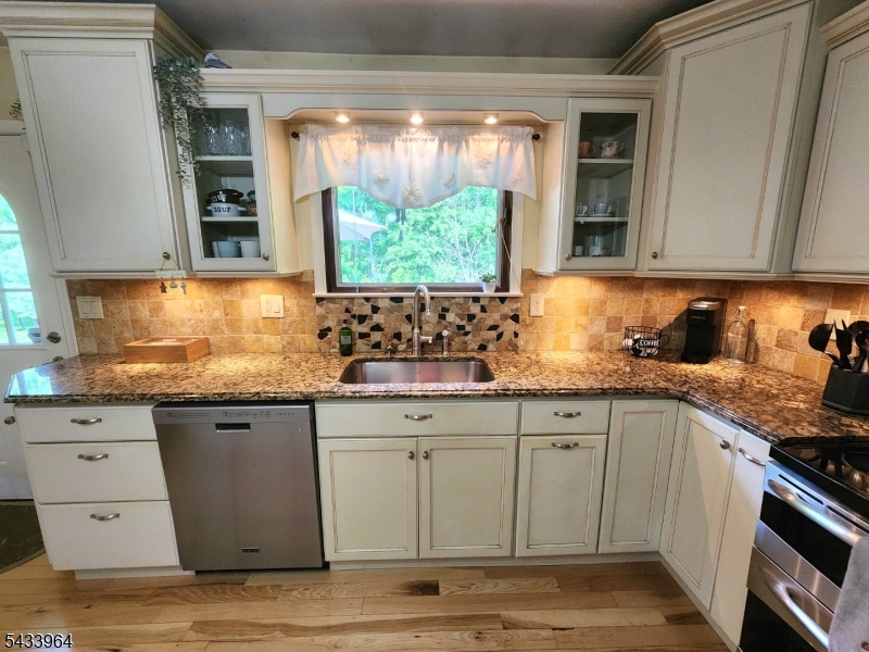 39 Douglas Dr