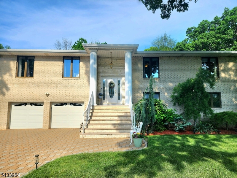 39 Douglas Dr