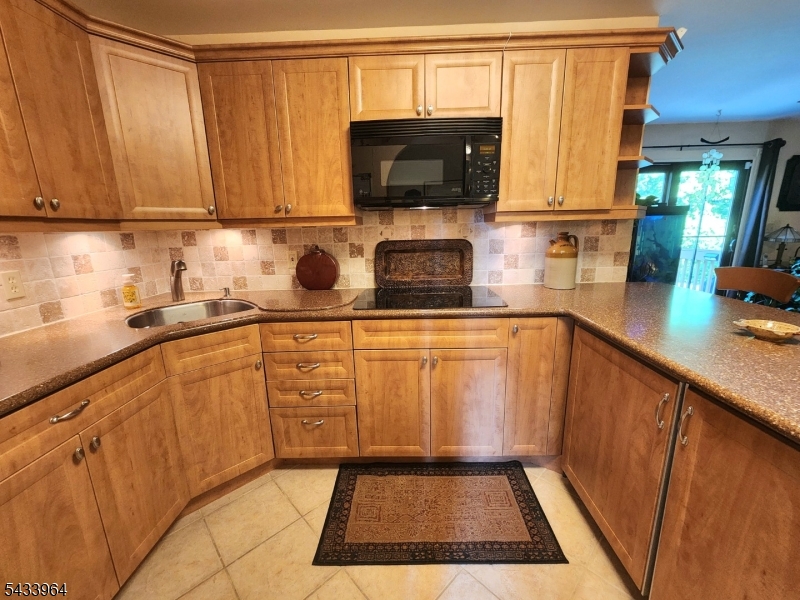 39 Douglas Dr
