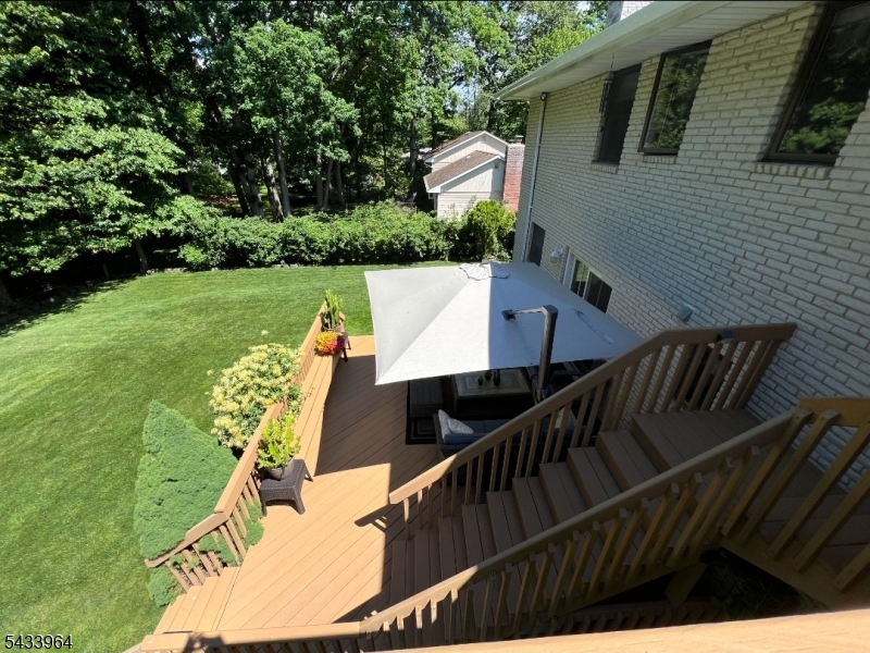 39 Douglas Dr