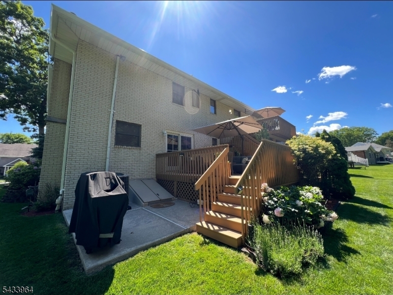 39 Douglas Dr
