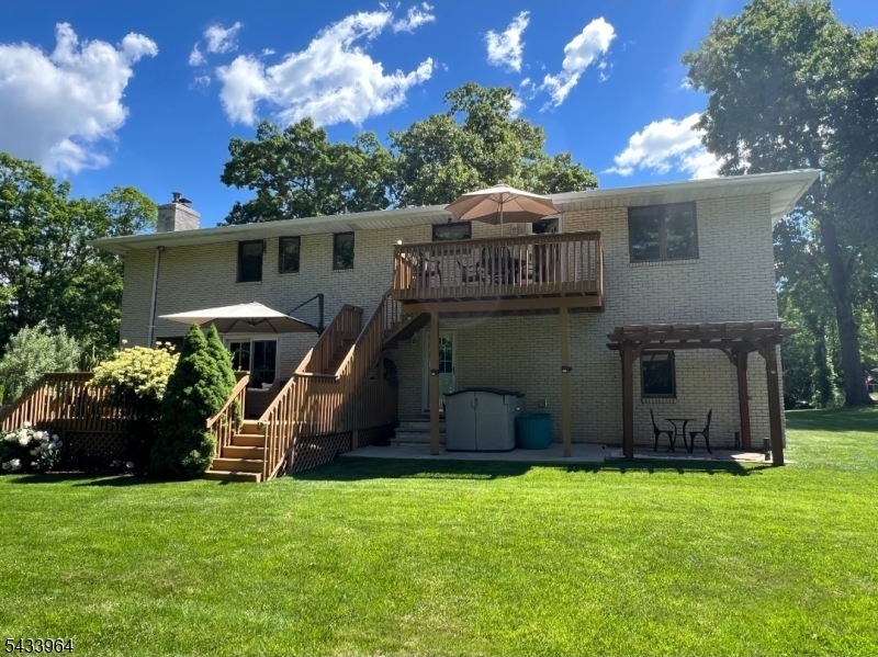 39 Douglas Dr