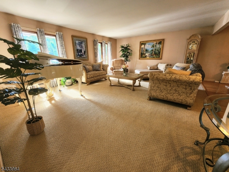 39 Douglas Dr