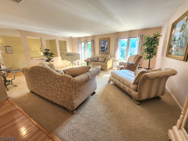 39 Douglas Dr
