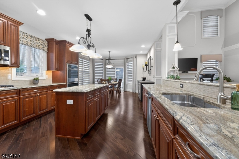 4 Mayflower Ct