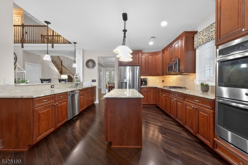 4 Mayflower Ct
