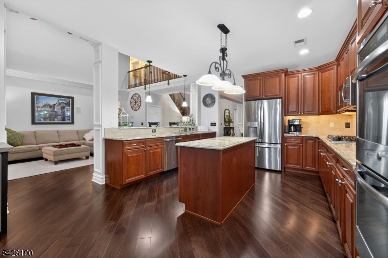 4 Mayflower Ct