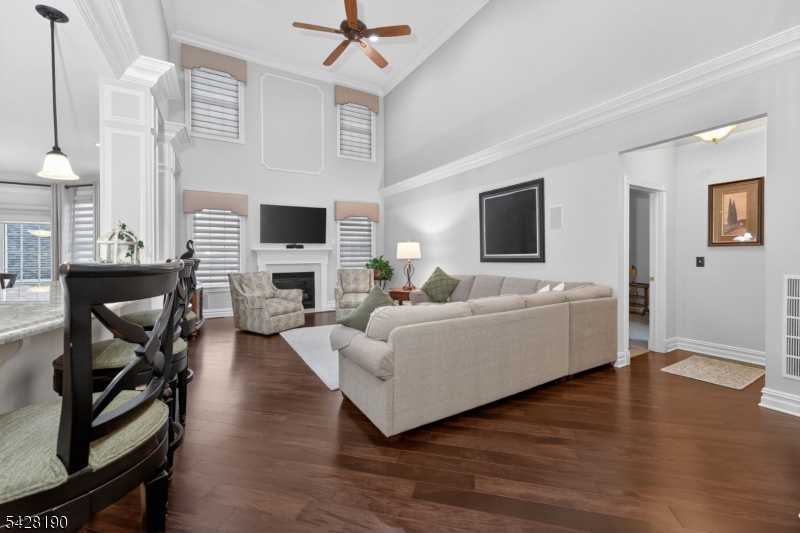 4 Mayflower Ct